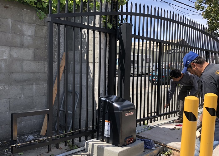 Cach-giup-cong-tu-dong-hoat-dong-an-toan-ban-can-biet